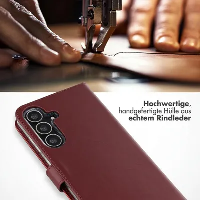 Produktbild von Selencia Echtleder-Hülle für das Samsung Galaxy S25 FE – Burgunderrot