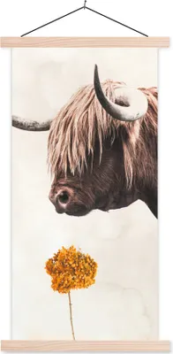 Produktbild von MuchoWow® Textilposter Schottisches Hochlandrind - Vintage - Blume 60x120 cm mit holzfarbenen Rahmen - Holz