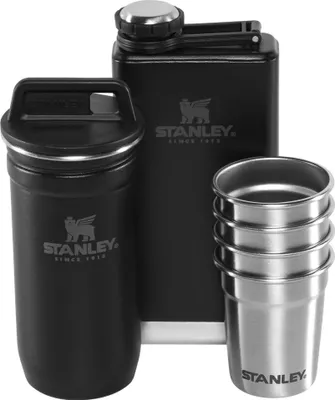 Obrázek produktu pro Stanley Adventure Pre-Party Shotgläser + Flachmann Set Matte Black - 6-Teiliges Flachmann & Schnapsgläser Set - BPA-frei - Stapelbar und Platzsparend zu Verstauen - Spülmaschinenfest