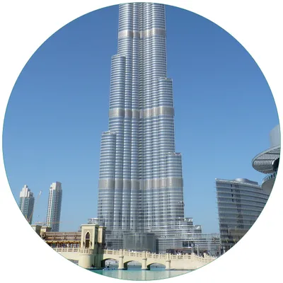 Produktbild von Wallario Premium Glasbild, freischwebende Optik, kräftige Farben, rund 50cm Durchmesser, Motiv Wolkenkratzer in Dubai