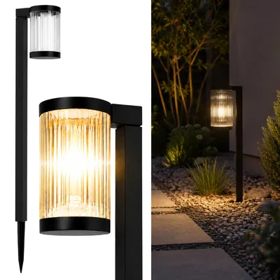 Obrázek produktu pro Solární sloupková lampa LUMILED pro venkovní použití, výška 58 cm, 1 kus. LED zahradní lampa, teplá bílá barva (3000K), stupeň krytí IP54 (chráněna proti stříkající vodě), žebrovaný stínidlo. Černá solární lampa na sloup, ideální pro osvětlení cest v zahradě, na terase a u vjezdu