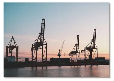 Produktbild von POSTER - 84x59 cm (A1) - Kateko - Kräne im Hafen bei Sonnenuntergang -  Wandbild für Wohnzimmer Schlafzimmer & Flur, Modernes Poster Wanddeko, Ungerahmt