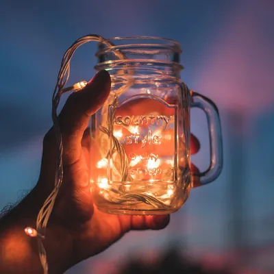Image de Eikuavons Guirlande lumineuse de 200 LED, 20 mètres, lumière blanche chaude, 31 V, 8 modes, indice de protection IP44, avec gaine blanche, et câble d'alimentation de 5 mètres