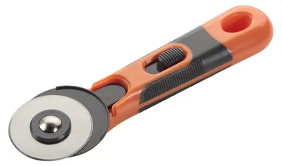 Immagine prodotto di Taglia-tessuto rotativo da 45 mm, design ergonomico, lama in acciaio, ideale per patchwork e quilting