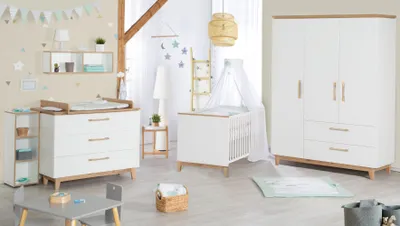 Produktbild von roba Kinderzimmerset 3-teilig - Kombi-Kinderbett 70 x 140 cm umbaubar + breite Wickelkommode + 3-türiger Kleiderschrank - Weiß / Goldeiche