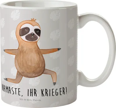 Produktbild von Mr. & Mrs. Panda Trinklernbecher Faultier Yoga - Grau Pastell - Geschenk, Namaste, Pott, Kinderbecher, Entspannung, Yogaübungen, Plastikbecher, Camping Tasse, Kindertasse