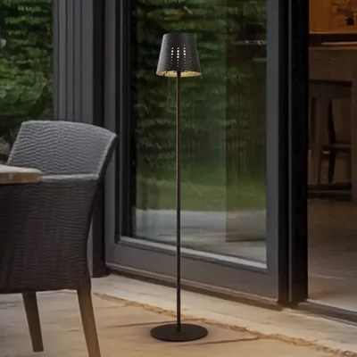 Produktbild von Lindby LED-Solar-Stehleuchte Hilario, schwarz, Eisen, Akku