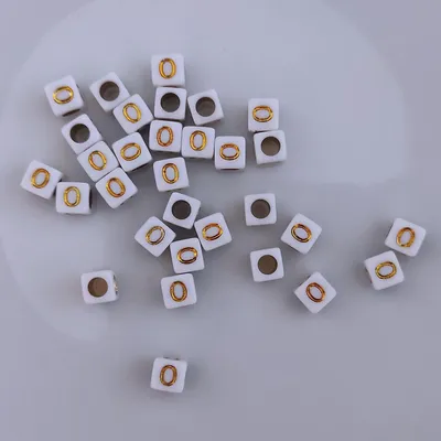 Produktbild von Buchstaben Perlen, 30 Stück, 6x6 mm, weiß mit gold, eckig, Buchstabe O
