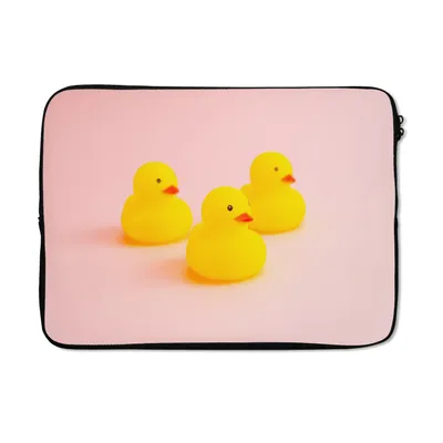Produktbild von MuchoWow® Laptop Hülle 14 ZollGummi-Enten - Gelb - Rosa Laptoptasche - Laptoptasche - Stoßsicher - Schutzhaube