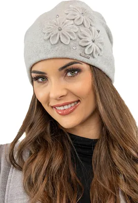 Produktbild von Vivisence Trendige Damen Wintermütze Mit Eleganter Blumenapplikation Aus Wärmendem Wollgarn Mit Dekorativen Falten Wirkung Für Kalte - Hellgrau