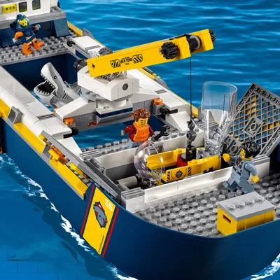 Produktbild von LEGO 60266 City Meeresforschungsschiff Spielzeug-Set fürs Spielen im Wasser mit Schiff, Boot, Hubschrauber, U-Boot und Hai-Figur für Kinder ab 4 Jahre