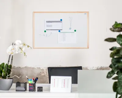 Zdjęcie produktu dla Tablica magnetyczna AVELI 90x60 cm, drewniana rama - XRT-00160