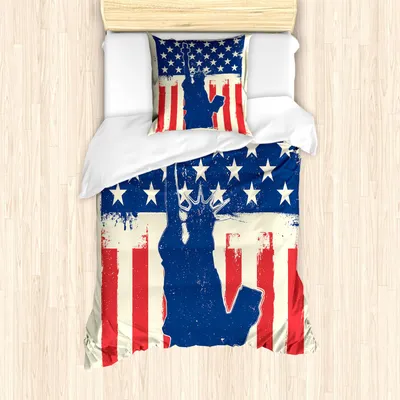 Produktbild von ABAKUHAUS 4. Juli Bettbezug Set, Freiheitsstatue Silhouette mit Grunge American Flag Hintergrund, 135 x 200 cm + 80 x 80 cm, Vermilion Marineblau
