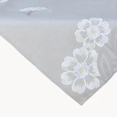 Produktbild von Tischwäsche mit Stickerei Blüten und Blätter 85 x 85 cm