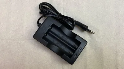 Produktbild von Ladegerät 2- Schacht HXY für 18650er 3,7 V Li-Ionen Akku