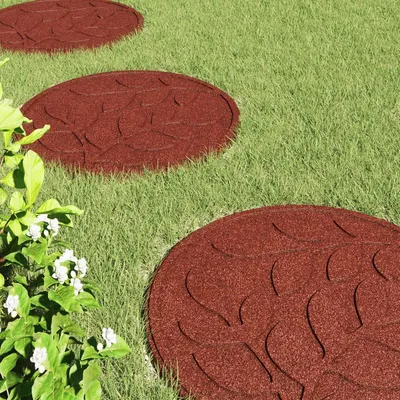 Produktbild von 6 rote Gehwegsteine aus robustem Gummi, Ø 44 x 2 cm, mit rutschfester Oberfläche für Gartenweg, Terrasse, Hof und Rasenbereich