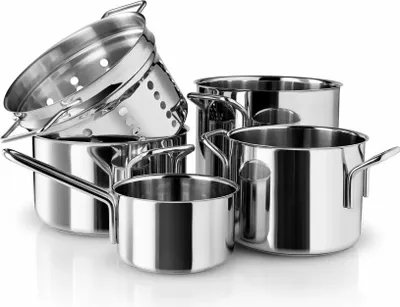 A set of stainless steel pots and a colander are arranged on a white background.