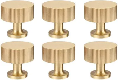 Produktbild von Unyqoos® 6er-Set moderne Möbelknöpfe aus massivem Messing, gebürstetes Gold, inkl. Schrauben – robuste Schrank‑ & Schubladengriffe
