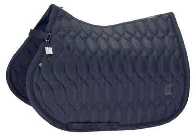 Image de Couverture de selle Eskadron Classic Sports 26, finition brillante, avec emblème