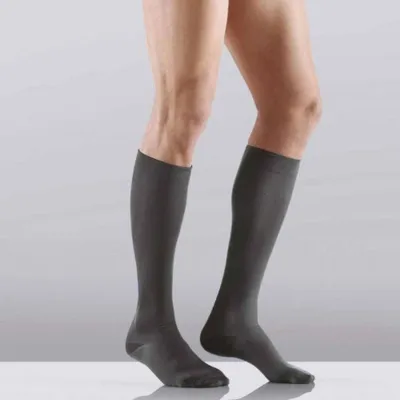 Produktbild von 4er Set VenoStütz® Kompressionsstrümpfe Reisestrümpfe Stützstrümpfe 16-18 mmHg Damen Herren Gr. M (39-41)
