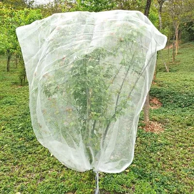 Produktbild von Famanu Pflanzen-Schutznets für Obstbäume - Atmungsaktiv und reißfest - 2 m x 2,4 m
