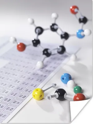 Produktbild von MuchoWow® Poster Molekülmodell neben Periodensystem 90x120 cm - Wohnzimmer