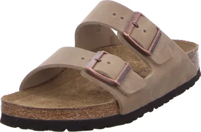 Produktbild von Kaufen Sie die Birkenstock Arizona Soft Tabacco Brown mit schmalem Fußbett bei Kicksshop. Bequeme braune Herrensandale mit weichem Fußbett.