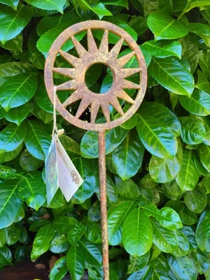 Produktbild von Edelrost Gusseisen Gartenstecker keltische Sonne