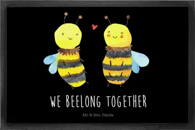 Produktbild von Mr. & Mrs. Panda fußmatte Biene Verliebt 40 x 60 cm - Schwarz - Geschenk, Schmutzfangmatte, Eingangsteppich, Schmutzmatte, Schmutzfänger, Bodenvorleger