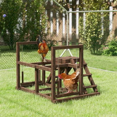 Produktbild von SUGIFT Hühner Aktivitätsgerüst mit Schaukeln, Sitzstangen & Rampen, Beschäftigungsgerüst Tannenholz, Kaffee | 82 x 60 x 55 cm | für 2–3 Hühner | bis 10 kg