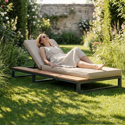 Produktbild von Merax Outdoor Daybed links, Liegebett mit Regalen, 4-fach verstellbare Rückenlehne, wasserdicht Gartenmöbel mit Metallrahmen und Polster, Beige