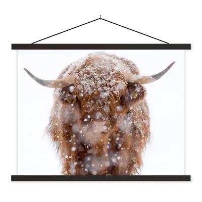 Produktbild von MuchoWow® Textilposter Schottischer Highlander - Hörner - Schnee 40x30 cm mit schwarzem Rahmen - Dekorationen