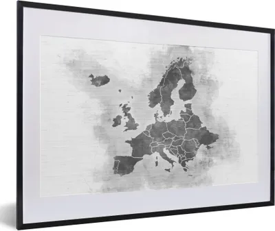 Produktbild von MuchoWow® Gerahmtes Poster Karte von Europa - schwarz und weiß 60x40 cm - Poster mit Schwarzem Bilderrahmen Wandposter Rahmen Foto Bilder - Schlafzimmer - Plakat in Rahmen - Drucken