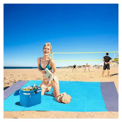 Produktbild von Picknickdecke 210 x 200 cm, große Strandmatte für Campingausflüge, wasser- und sandabweisend, faltbar, schnell trocknend, leicht mit Tragetasche und 4 Heringen – Blau