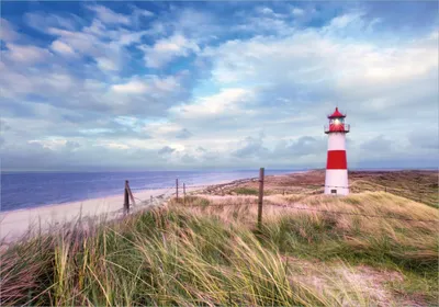 Produktbild von Wallario Poster - Leuchtturm am Strand von Sylt, Kunstdruck Größe: 70 x 100 cm