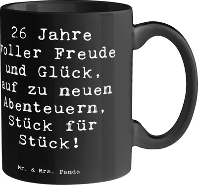 Produktbild von Mr. & Mrs. Panda Trinkbecher Spruch 26. Geburtstag Abenteuer - Schwarz - Geschenk, Freundschaft, Pott, Geburtstagsgeschenk, Kaffeebecher, schöne tasse, Geburtstagsdeko