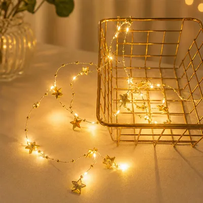Perlenlichtschnur mit goldenen Sternen, 2 m, 20 LEDs
