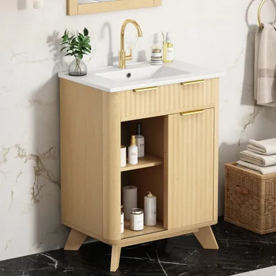 Zdjęcie produktu dla Wolnostojąca szafka łazienkowa o wymiarach 61 cm, z dekoracyjnym wzorem przypominającym fale, wyposażona w umywalkę ceramiczną, 3 szuflady i drzwiczki przesuwne, w naturalnym odcieniu drewna