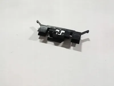 Obrázok produktu pre Nový originálny klip na čelné sklo VOLVO 30753989, od autorizovaného predajcu