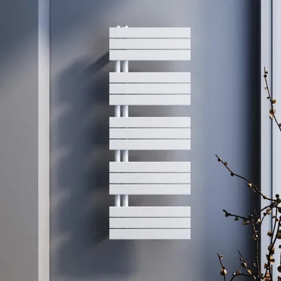 Productafbeelding van SONNI Badradiator, 1314x500mm, handdoekdroger, verwarming, wit, plat design, handdoekwarmer voor de badkamer, centrale aansluiting aan de zijkant, 1160 Watt