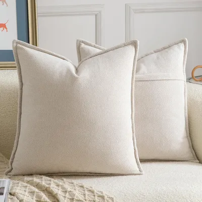 Produktbild von Set mit 2 dekorativen Chenille-Kissenbezügen in Beige, weiche, neutrale Dekokissen für Sofa, Boho-Kissenbezüge für Schlafzimmer, Wohnzimmer, moderne Wohndekoration, 45 x 45 cm