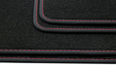 Produktbild von Premium Fußmatten passend für VW T5, T6 und T6.1 Multivan, Caravelle 2003-07/2024, Naht:Rot