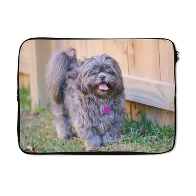 Produktbild von MuchoWow® Laptop Hülle 14 ZollEin schwarzer Shih Tzubi Hund am Zaun Laptoptasche - Laptoptasche - Stoßsicher - Schutzhaube