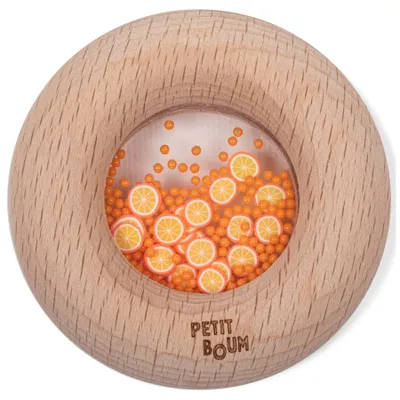 Productafbeelding van Sensorische rammelaar donut met fruitmotieven - 7 x 7 x 2 cm - Oranje | van Petit Boum