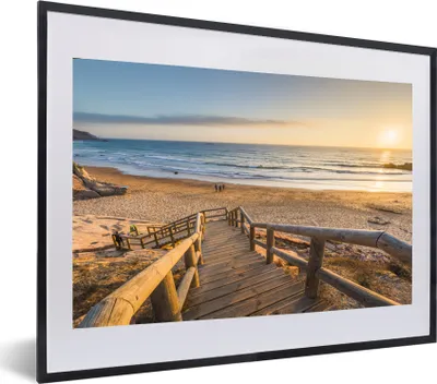 Produktbild von MuchoWow® MuchoWow® Gerahmtes Poster Strand - Treppe - Portugal 60x40 cm - Poster mit zchwarzem Bilderrahmen - Schlafzimmer - Plakat in Rahmen - Drucken