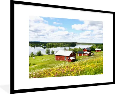 Produktbild von MuchoWow® Gerahmtes Poster Typische norwegische Häuser an einem Sommertag in Lappland 90x60 cm - Poster mit Schwarzem Bilderrahmen Wandposter Rahmen Foto Bilder - Wanddekoration - Fotos