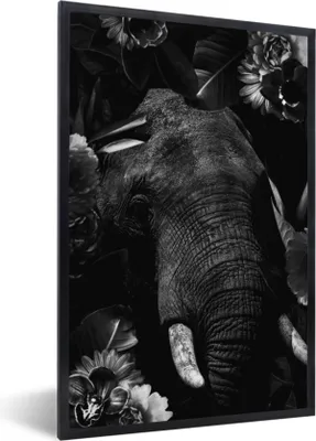 Produktbild von MuchoWow® Gerahmtes Poster Botanischer Elefant vor dunklem Hintergrund - schwarz und weiß 60x90 cm - Poster mit Schwarzem Bilderrahmen Wandposter Rahmen Foto Bilder - Kunst
