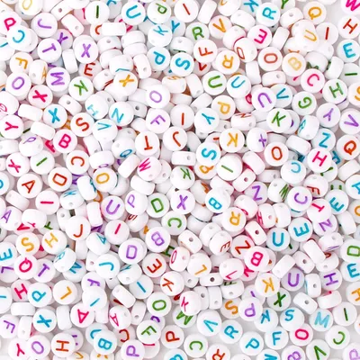 600 Acryl-Buchstabenperlen, rund, A-Z, 7 mm, weiß, mehrfarbig