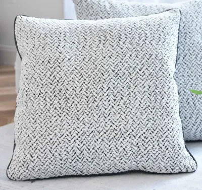 Produktbild von Chenille Dekokissen Bouclé-Optik LxB 40x40 cm Weiß Schwarz »MONTANA« mit Eleganter Schwarzer Paspelierung Reißverschluss Weicher Füllung, 2023330K