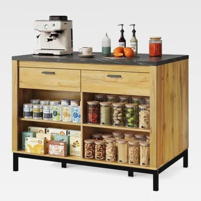 Produktbild von Kücheninsel im Landhausstil 120×75×90 cm, mit 2 Schubladen, 4 offenen Regalen, schwarzer Marmor-Arbeitsplatte, Eichenholzmaserung und Barbereich, Metallgestell – Ideal für Küche, Küchenzeile